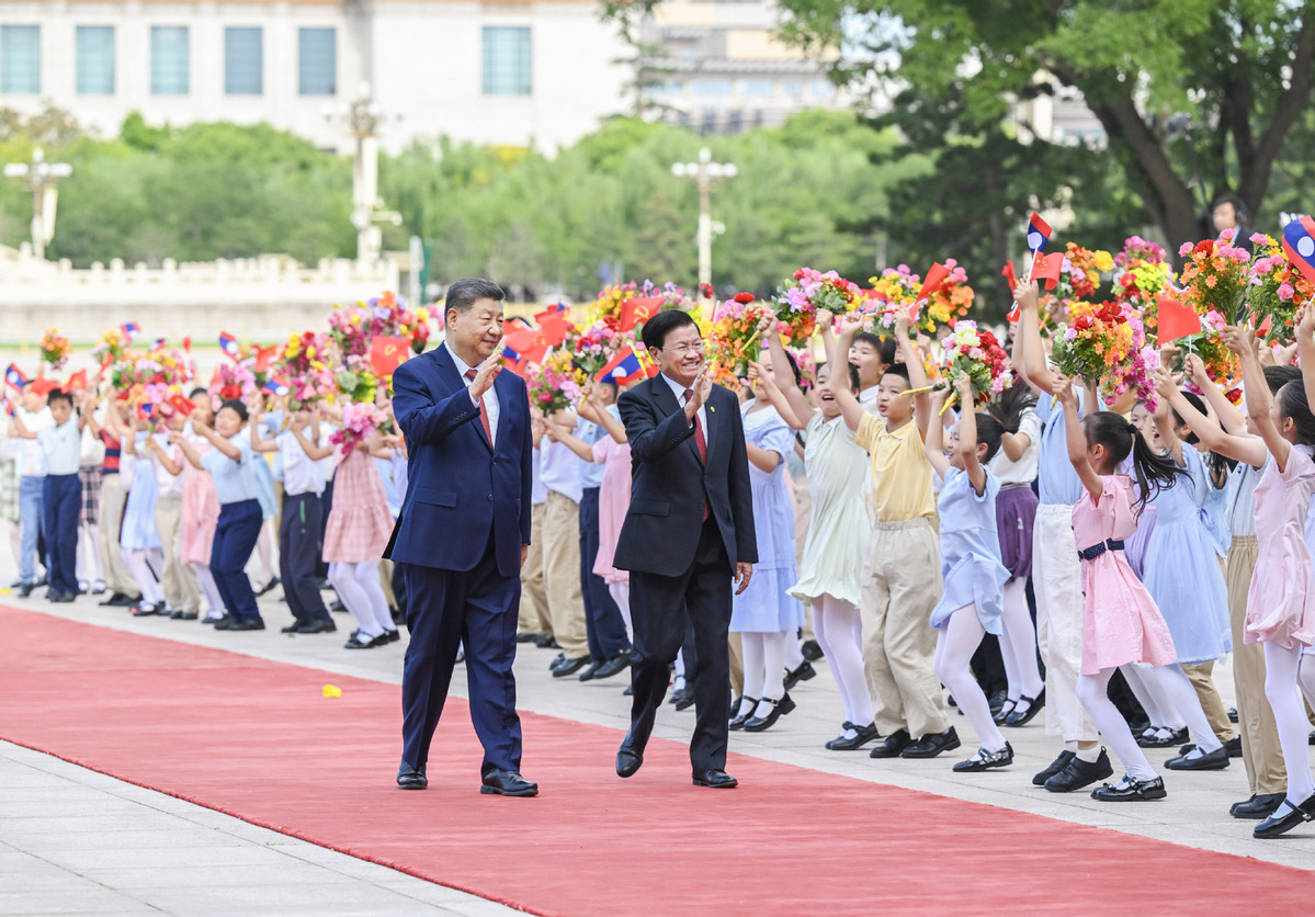 Chinese, Lao top leaders hold talks in Beijing