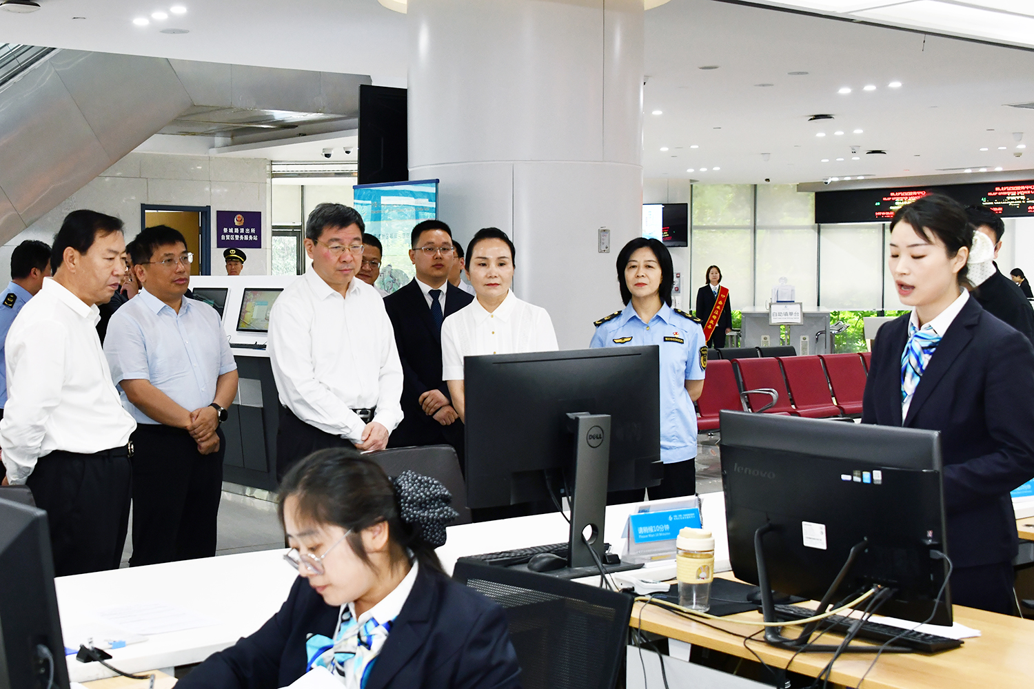 市场监管总局党组成员、副局长束为到河南开展法治建设调研