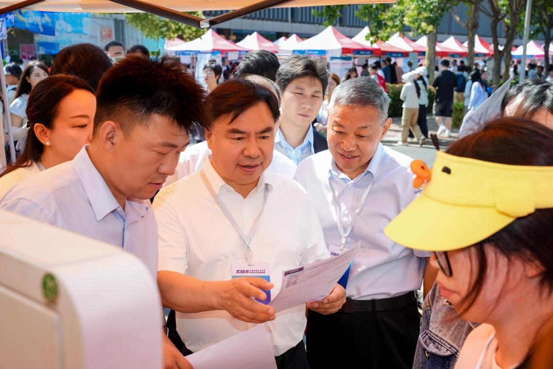 “豫荐未来 青春启航”——<br>“百日冲刺”2026年河南省医学卫生类高校毕业生专场招聘会举办