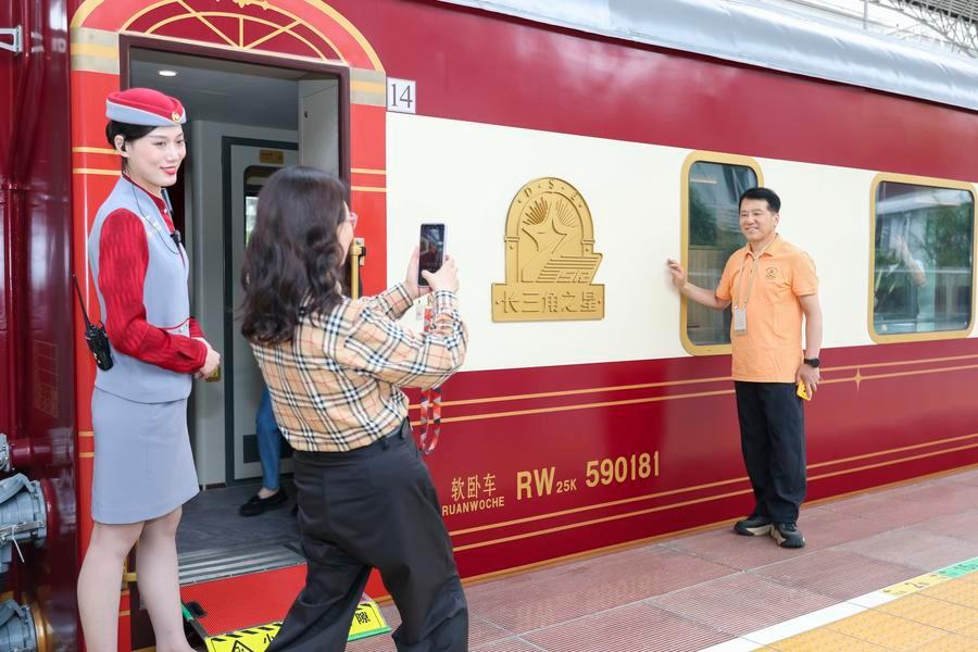 China expects 83 mln railway trips during Dragon Boat Festival travel rush