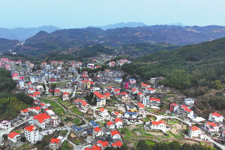 Xi stresses regularizing coordinated regional development for solid progress toward common prosperity