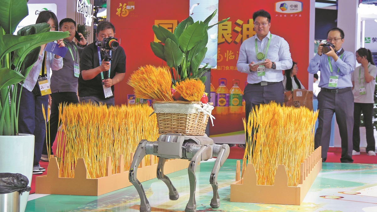 Closer industrial collaboration urged Closer industrial collaboration urged