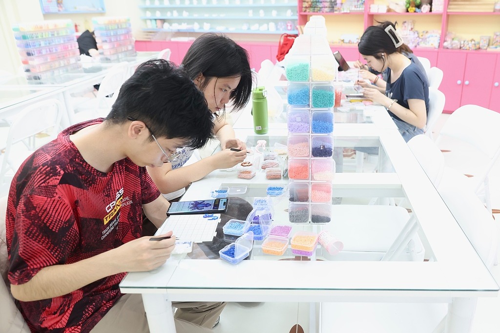 Chinese youth driving boom in DIY craft and handmade industry
