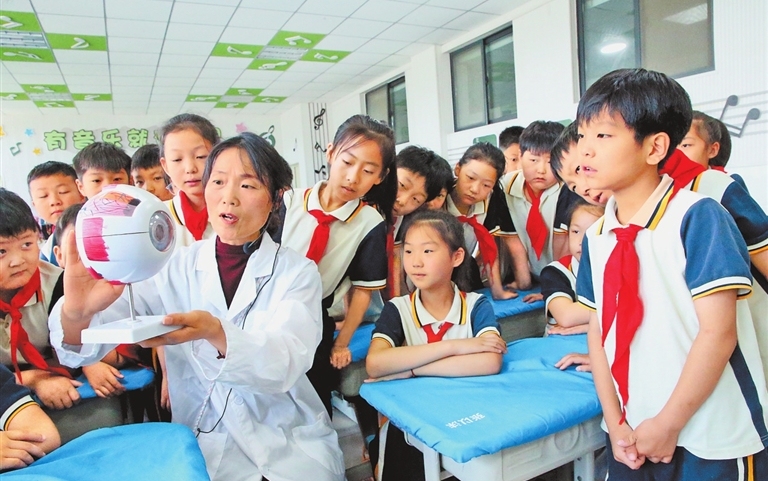 School campaign promotes eye care for children