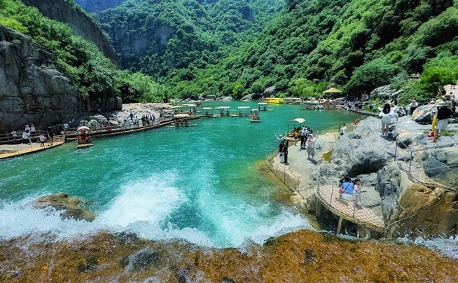 Baoquan Resort draws visitors with natural beauty