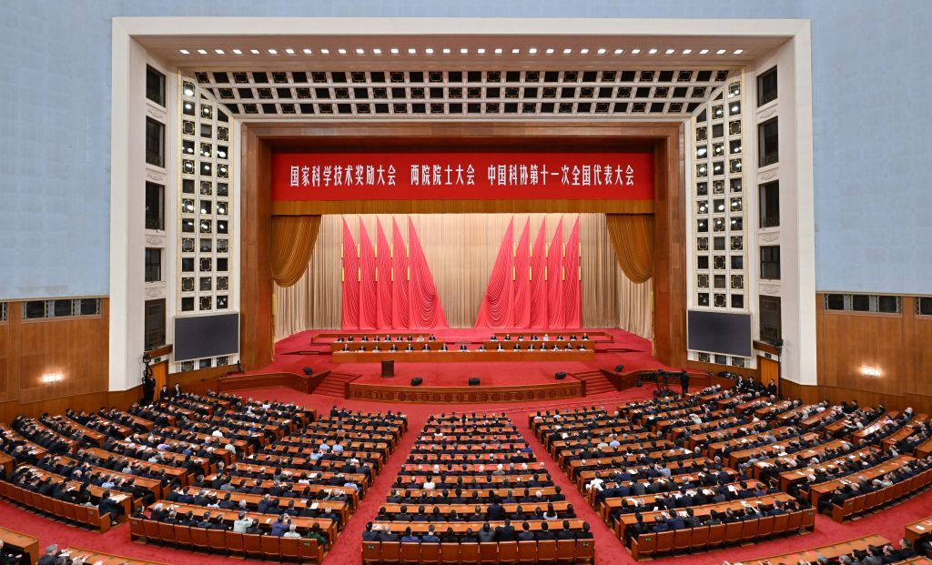 Xi presents China's top sci-tech award, delivers important speech