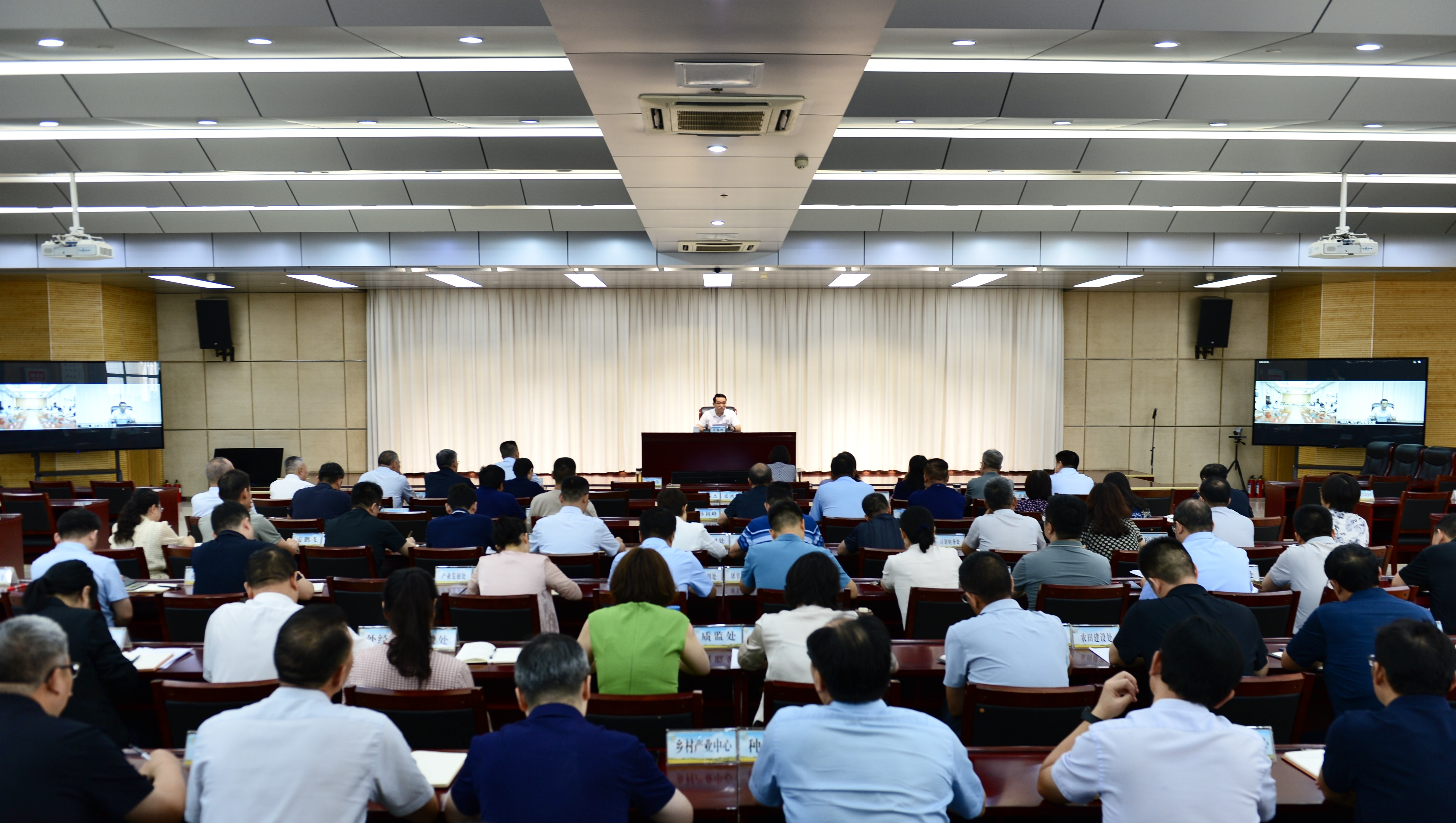 省农业农村厅举办树立和践行正确政绩观学习教育专题党课