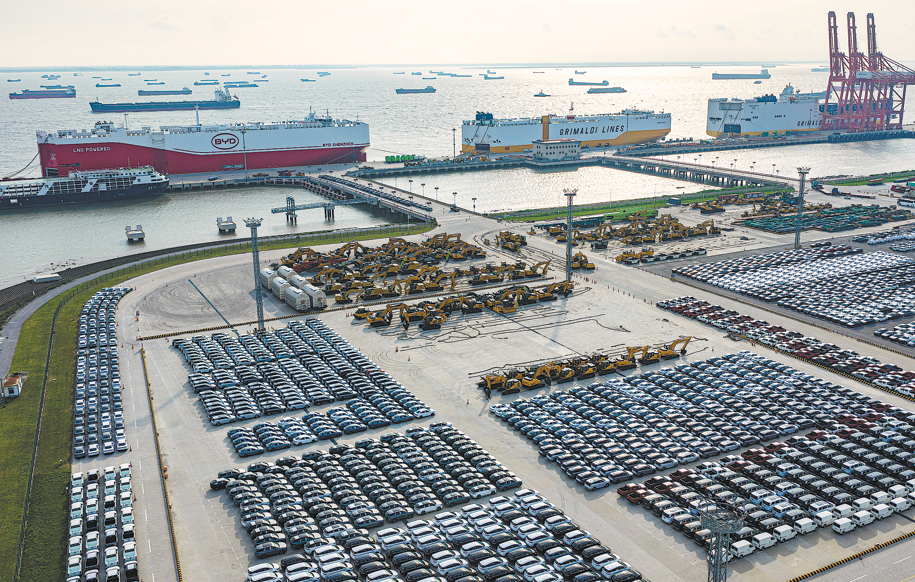 China's new energy vehicle output, sales both exceed 7 mln in H1