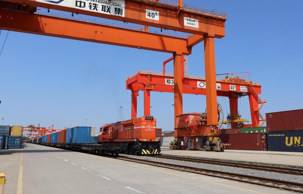 Zhengzhou CR Express ships over 4,000 air conditioners to heatwave-hit Europe