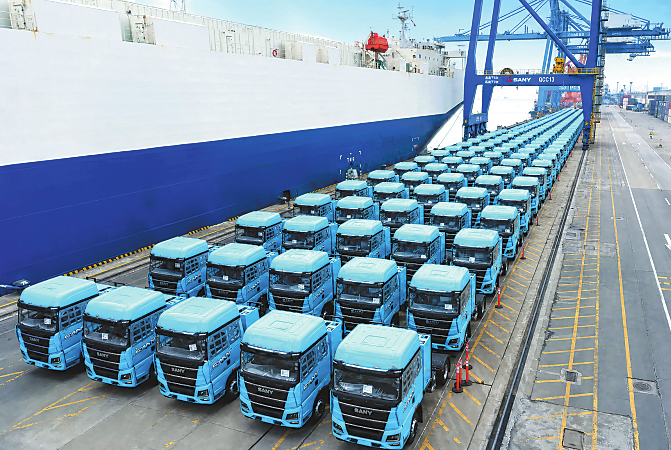 China's new energy vehicle output, sales both exceed 7 mln in H1