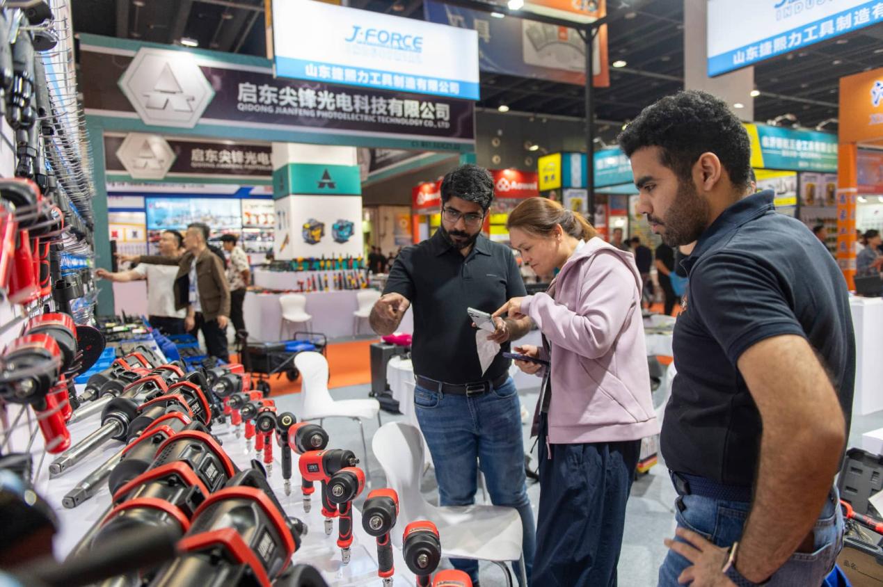China's lightning-fast manufacturing response reflects resilience of Chinese economy