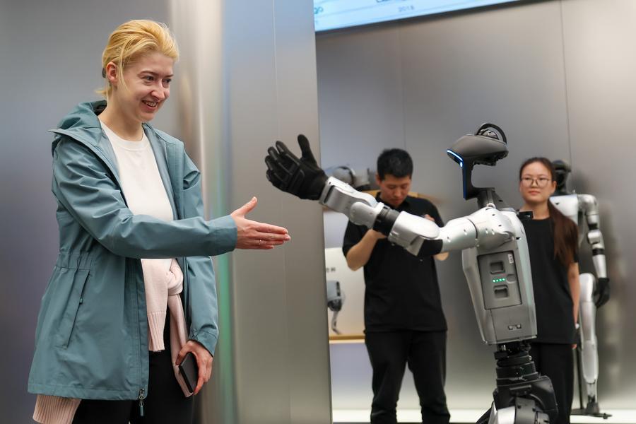 Tech tours emerge as new magnet for global visitors to China