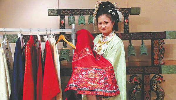 Tradition meets academia: the new look of Chinese graduation gowns