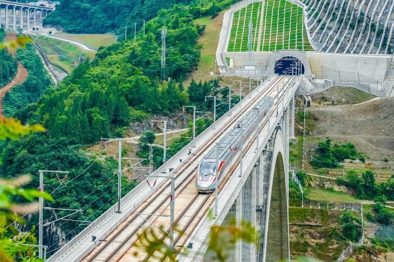 China's transport sector maintains steady growth