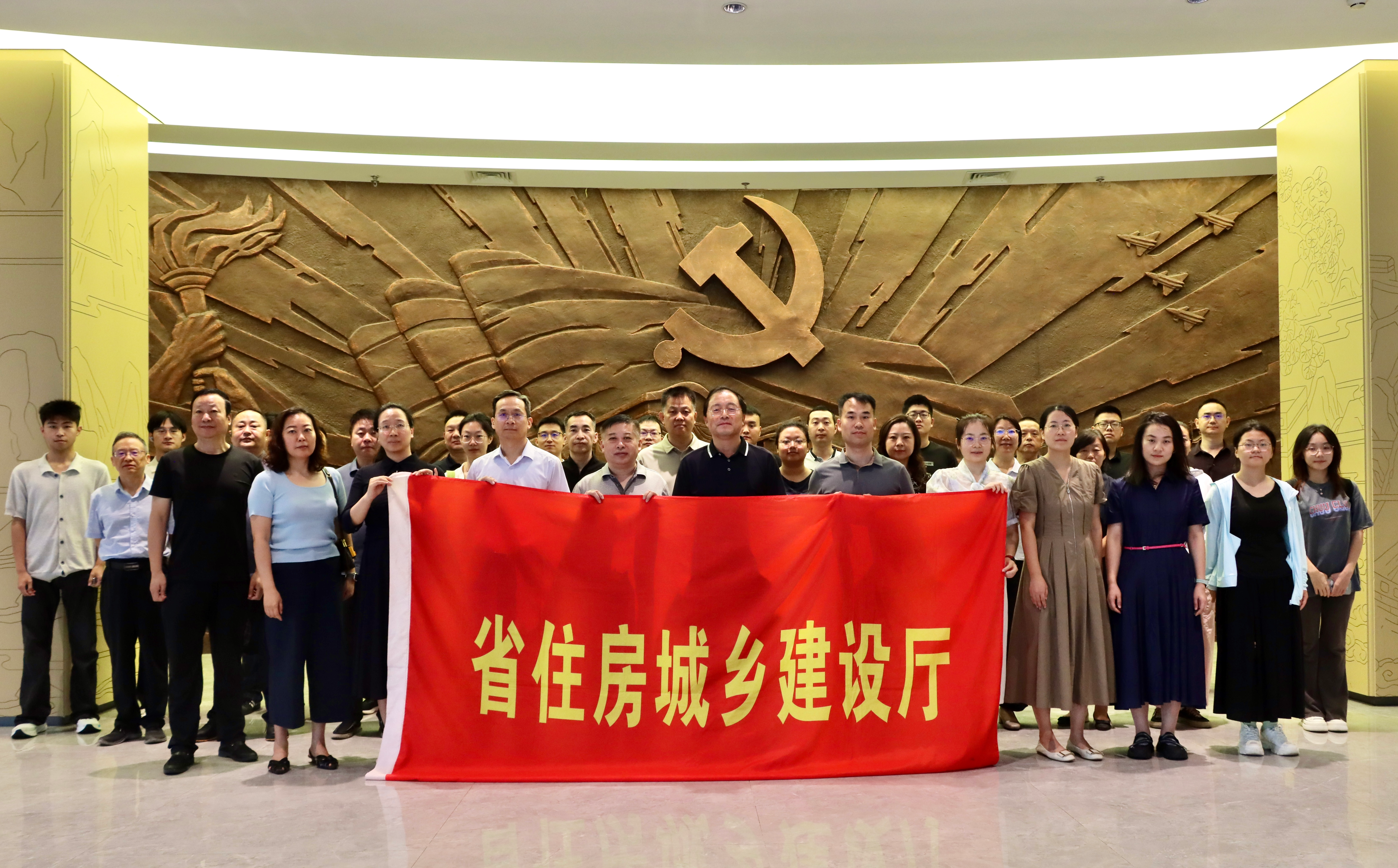 省住房城乡建设厅组织党员干部参观“百年恰是风华正茂”党史党性主题教育展 省住房城乡建设厅组织党员干部参观“百年恰是风华正茂”党史党性主题教育展
