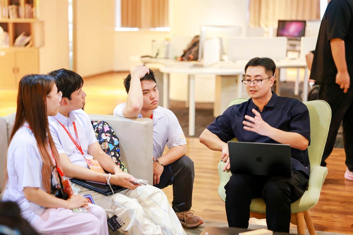 Cross-strait journalism camp opens in Zhengzhou with AI storytelling focus
