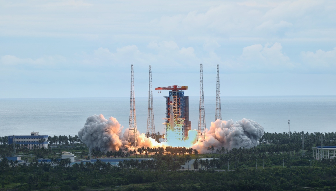 China launches new batch of low-orbit internet satellites