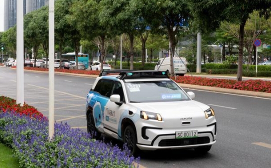 China unveils safety standard for autonomous driving systems