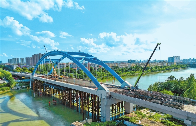 Bridge construction underway in Xiangcheng