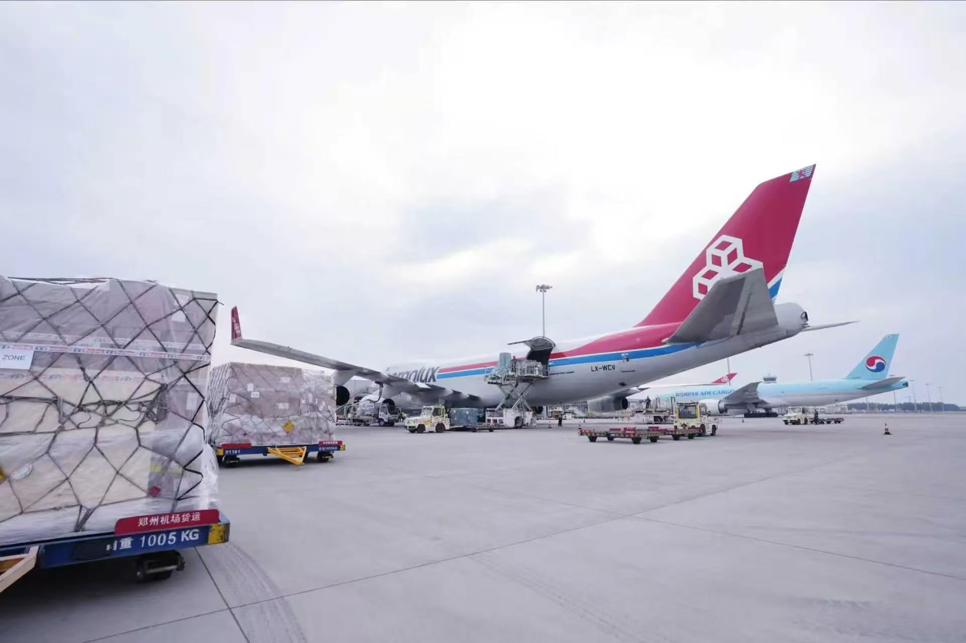 Zhengzhou Airport Port's export value of high-tech products up 31.8% YoY