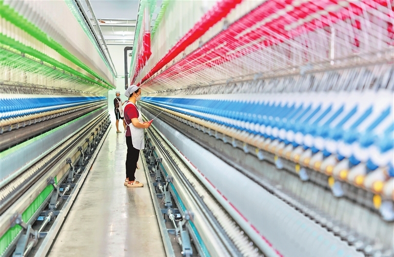 Workers busy at green fiber base in Xinxiang