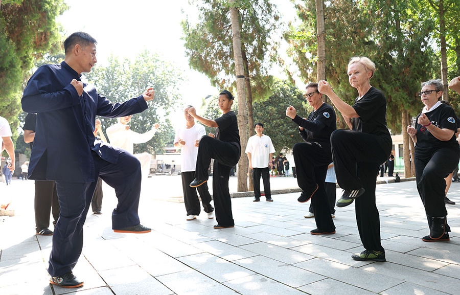 Intl tai chi competition brings global practitioners together in Henan