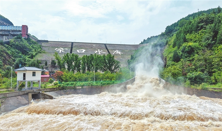 Flood discharge underway at Henan reservoir