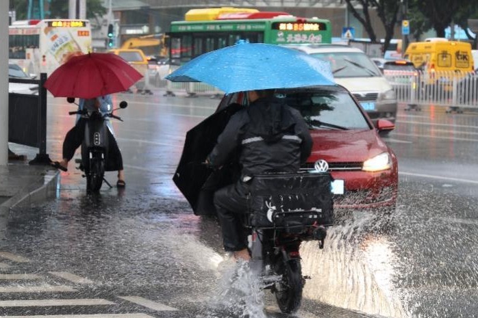 Typhoon Dolphin prompts Level IV disaster response in Hebei, Henan, Hubei