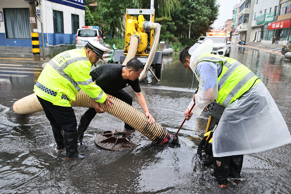 Flooding reported on two of China's major rivers