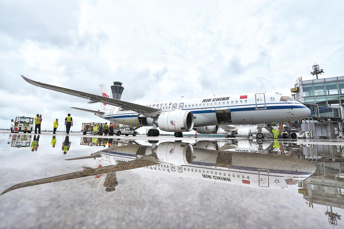C919 jet debuts on intl commercial route