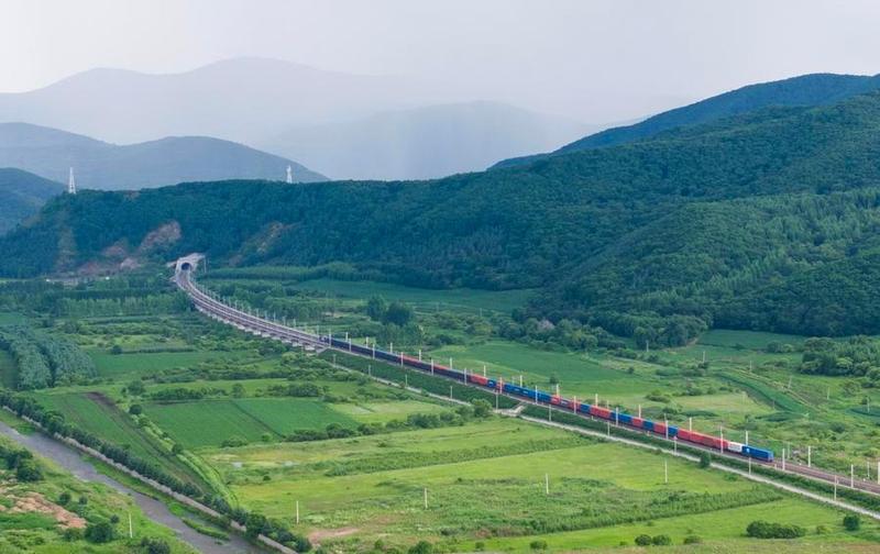 China's railway investment in Jan-July rises 1.8 pct as key projects progress