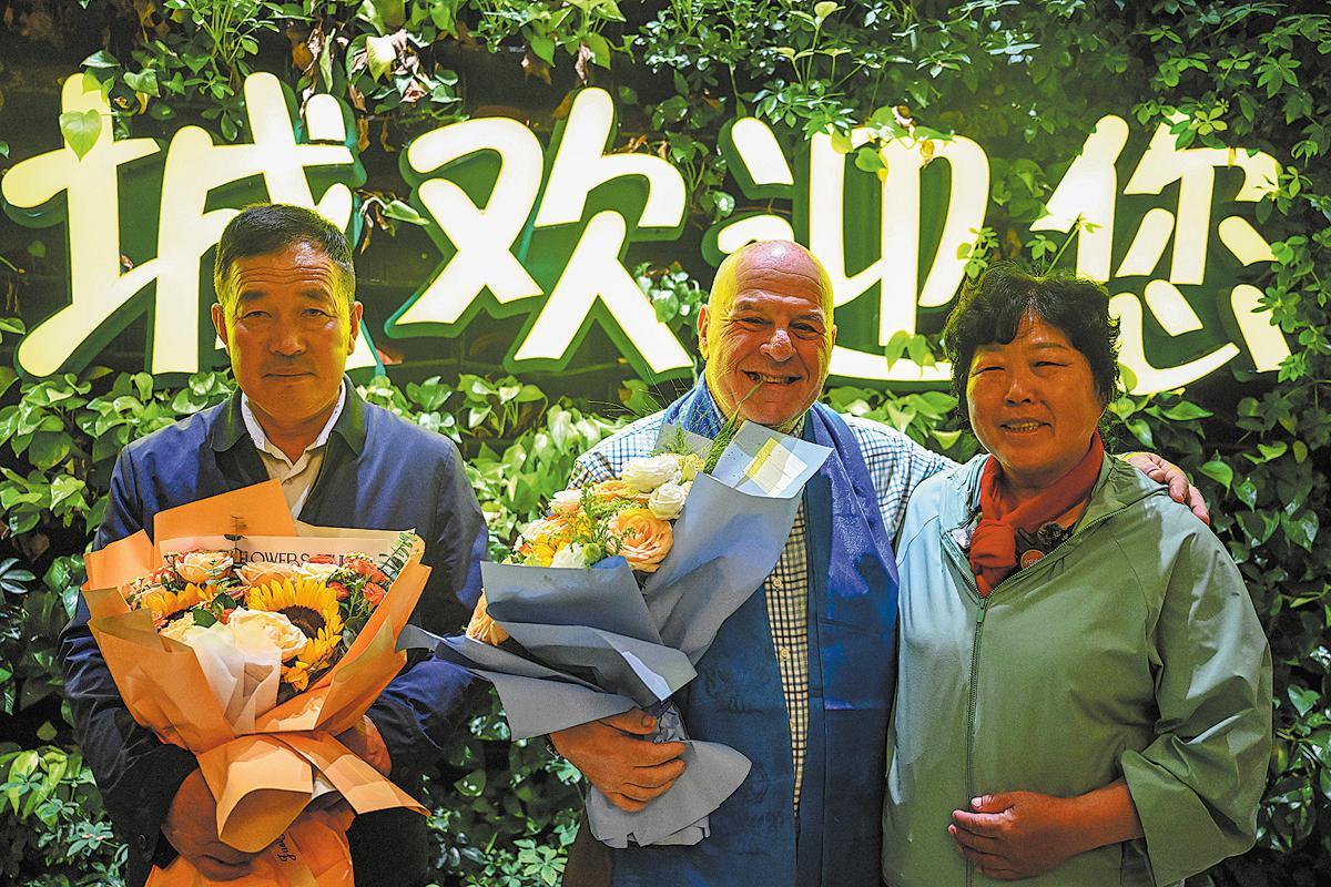 Reunion with green hero highlights enduring bond