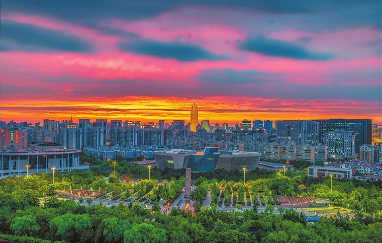 Zhengzhou glows in sunset hues