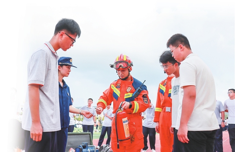 Firefighters boost safety awareness in Neihuang