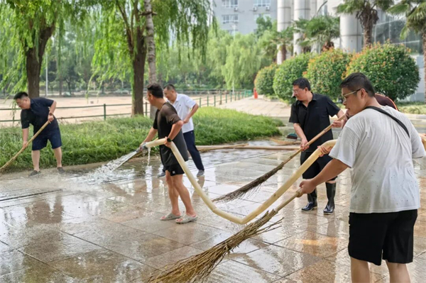 “白海豚”水漫校园,他们日夜奋战,只为你归来如初!
