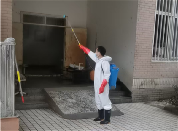 “白海豚”水漫校园,他们日夜奋战,只为你归来如初!