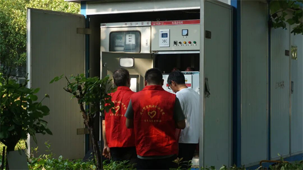 “白海豚”水漫校园,他们日夜奋战,只为你归来如初!