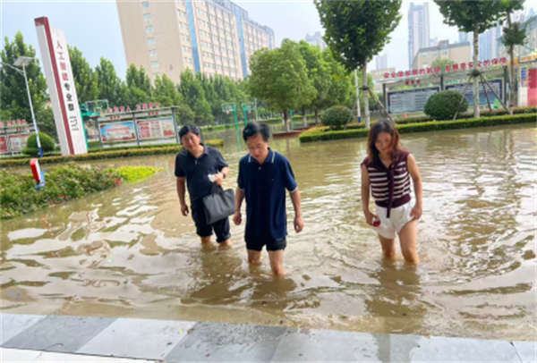 “白海豚”水漫校园,他们日夜奋战,只为你归来如初!