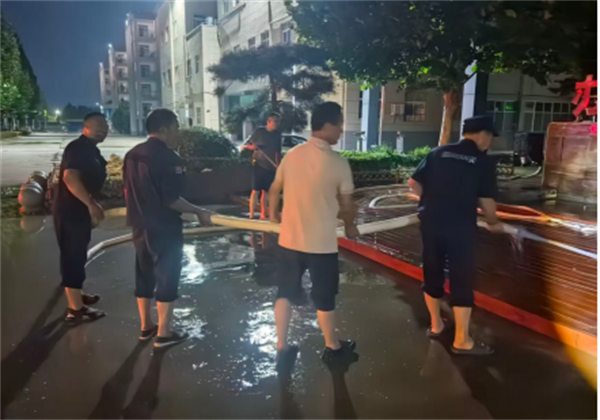 “白海豚”水漫校园,他们日夜奋战,只为你归来如初!