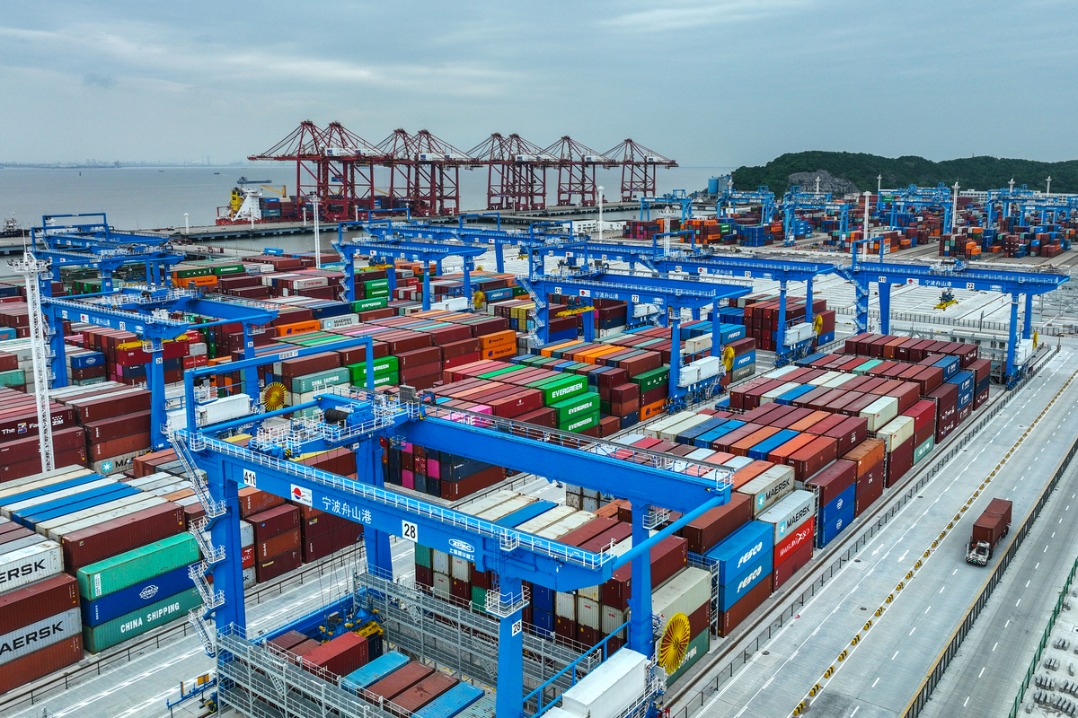 China's foreign trade maintains rapid growth in first eight months