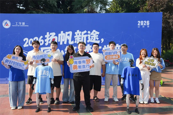 两种视角!河南高校迎新现场的“AB面”