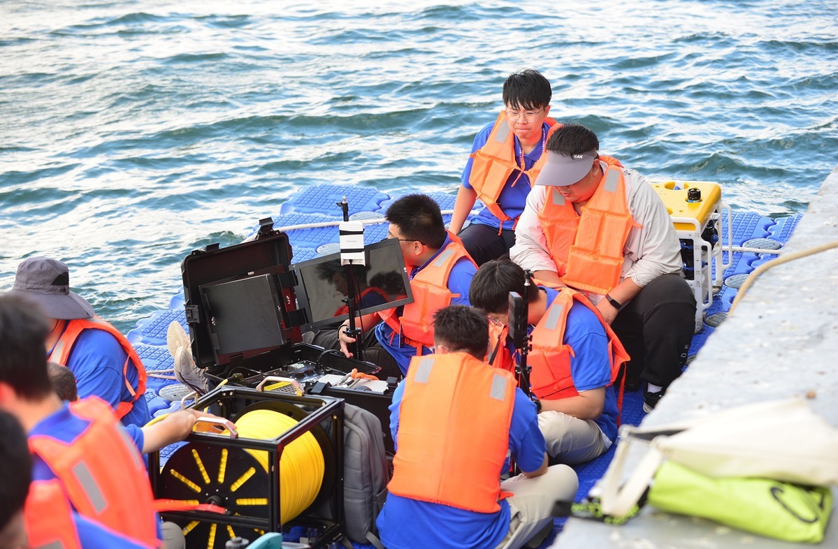 Underwater robots unveil advanced capabilities in tough conditions
