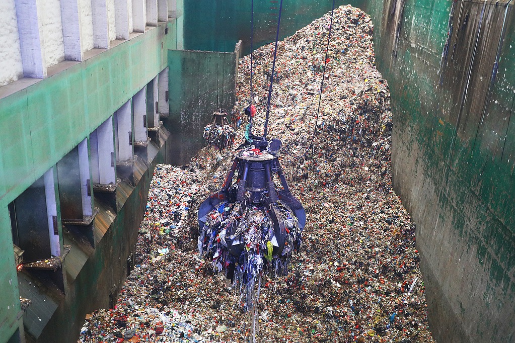 China adds over 3,000 new waste treatment facilities