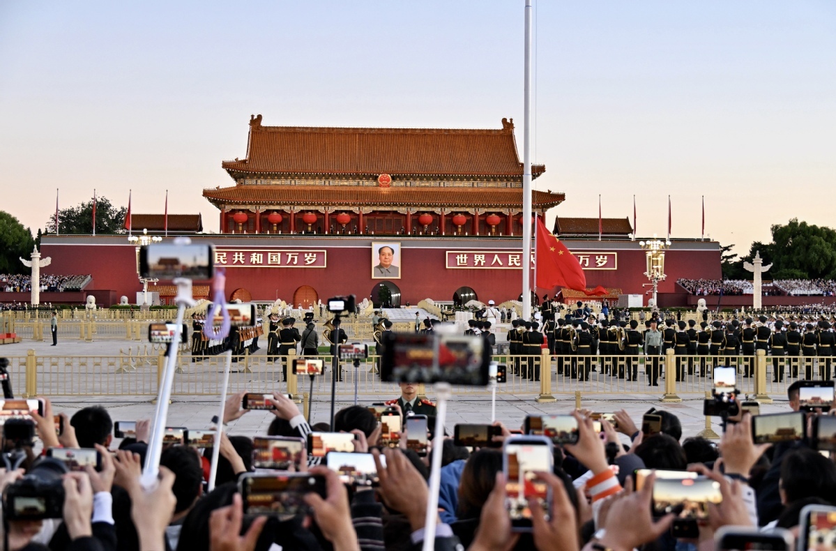 National Day flag-raising ceremony held at Tian'anmen Square
