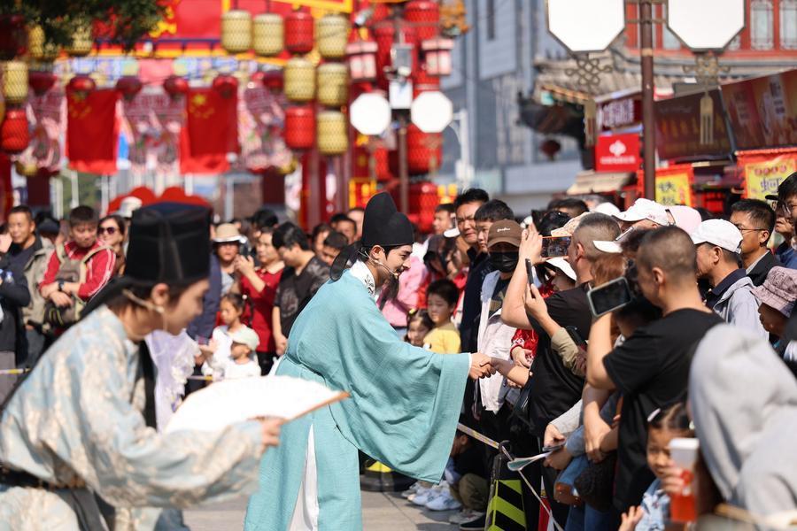 Extended breaks, richer experiences add momentum to China's holiday travel boom