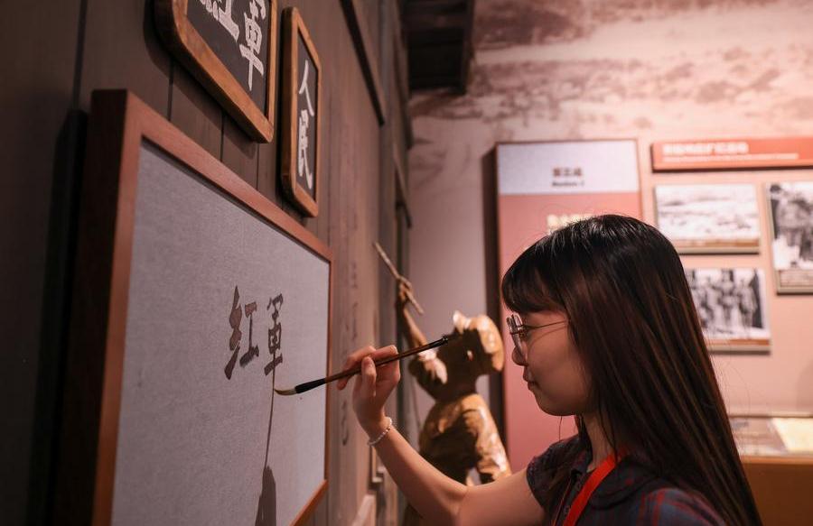 Over 300 artifacts, documents debut in Beijing as China marks 90th anniversary of Long March victory