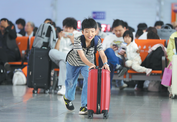 Holiday travel highlights China's transport strength