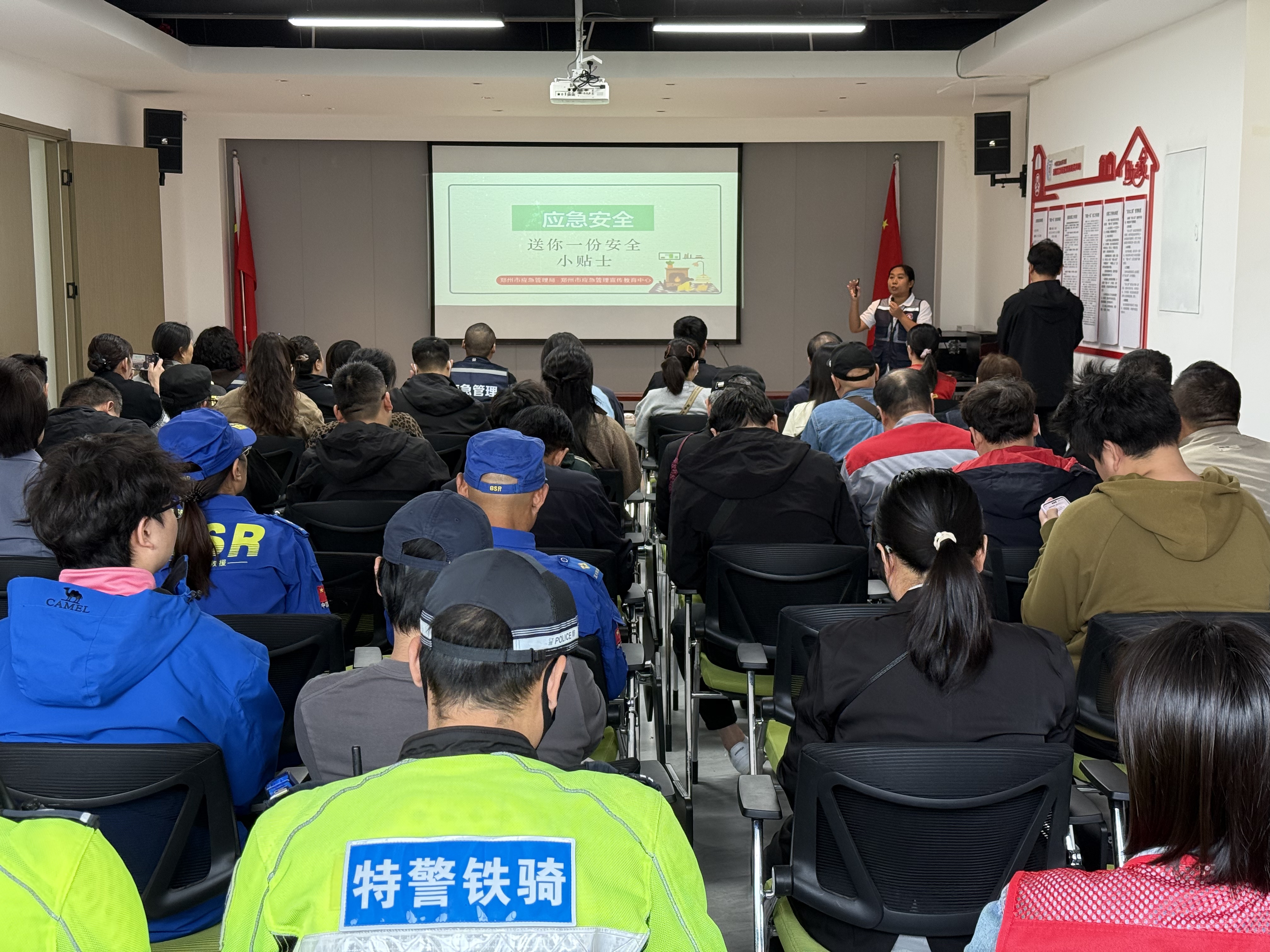 防灾筑防线 韧性护家园——郑州市扎实开展第37个国际减灾日集中宣传活动