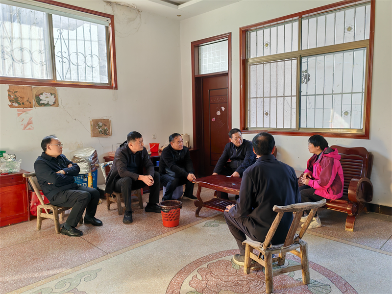 省教育厅赴南召县城郊乡竹园沟村开展调研慰问活动